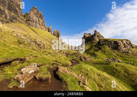 Le chemin à travers le Quiraing, île de Skye, Écosse Banque D'Images