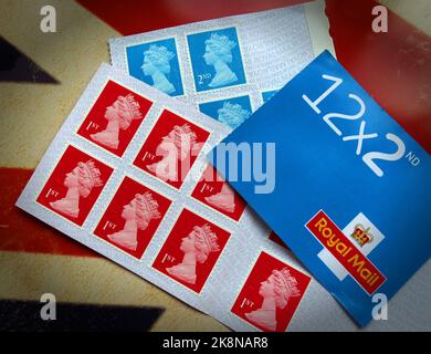 Livres de timbres des classes 2nd et 1st du Royal Mail avant la date limite du 31st janvier 2023 Banque D'Images
