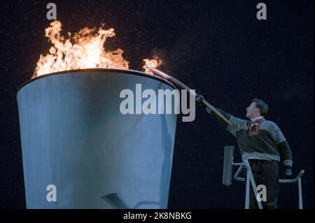 Lillehammer Jeux olympiques d'hiver de 19940212 à Lillehammer. Cérémonie d'ouverture. Le prince héritier Haakon fait le feu olympique. Photo: Lise Åserud / NTB Banque D'Images