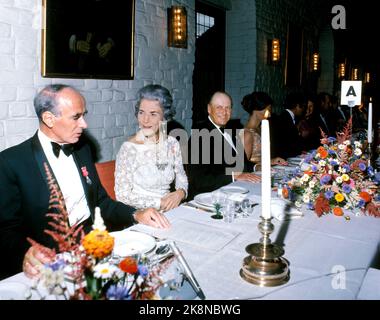 Oslo 19720803. Le VII anniversaire du roi Haakon en 100th. Ici depuis le dîner de gala au château d'Akershus. Par ex. Le Premier ministre Trygve Brateli, la Reine Ingrid par le Danemark et le roi Olav. Photo: NTB / NTB Banque D'Images