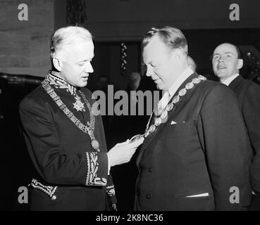 Oslo 19500515. Oslo anniversaire de 900 ans et dévouement de l'hôtel de ville d'Oslo. Les bijoux de fête en anniversaire rushes. La famille royale norvégienne et de nombreux invités ont été invités à l'ouverture de l'hôtel de ville. Ici, le maire d'Ailly d'Amsterdam (t photo: NTB / NTB Banque D'Images