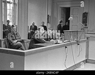 Oslo 19450910. L'affaire Landssvik contre Vidkun Quisling en Cour d'appel d'Eidsivating. Voir soldat Per Røed, Vidkun Quisling et avocat Eillif Fougner. La peine de mort est prononcée. Photo: Actuel / NTB Banque D'Images