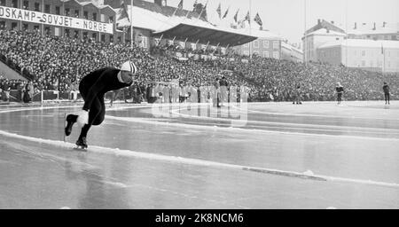 Oslo 19630127. Knut Johannesen 'Kuppern' était en action chez Bislett. Il a établi un nouveau record du monde de 5000 mètres avec un temps de 7.37.8. Ici en action dans l'une des autres courses au cours de la international. Photo: NTB / NTB Banque D'Images