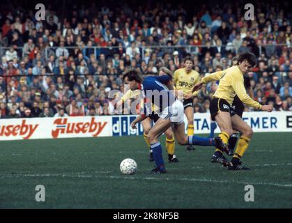 Oslo 19851020. Stade Ullevaal. La finale de la tasse. Lillestrøm - Vålerenga 4-1. Ici Vålerengas Vidar Davidsen en route fine. Photo: Erik Thorberg / NTB Banque D'Images