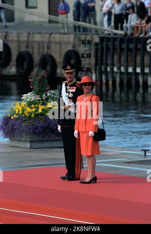 Oslo. Le couple royal suédois la reine Silvia et le roi Carl Gustaf sont en visite en Norvège avec le couple royal norvégien la reine Sonja et le roi Harald. Ici, le couple royal norvégien attend leurs invités. Photo; Morten Holm/ NTB Banque D'Images