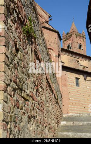 La basilique Santa Maria dei Servi se trouve à Sienne, sur la colline surplombant Valdimontone, sur la Piazza Manzoni. Banque D'Images