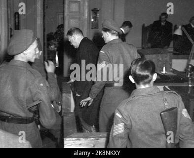 Oslo 19450910. L'affaire Landssvik contre Vidkun Quisling en Cour d'appel d'Eidsivating. Quisling est sorti de la salle d'audience après avoir été condamné à mort. Stock photo NTB / NTB NB! Le négatif est endommagé. Banque D'Images