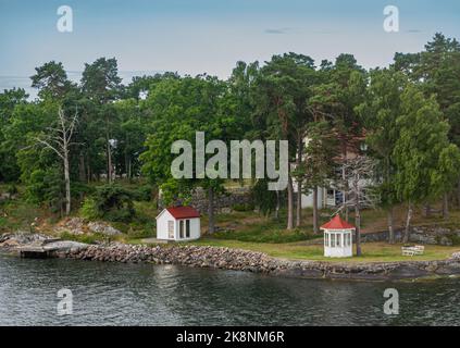 Suède, Stockholm - 16 juillet 2022: Approche matinale par bateau de la Baltique. Banque D'Images