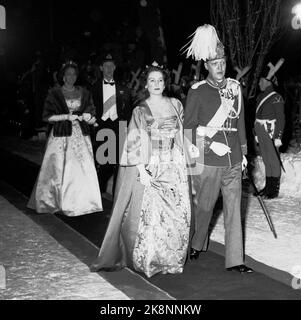 Asker 19610112. Mariage de la princesse Astrid. Les invités arrivent à l'église. Ici, le prince Georg du Danemark avec sa femme, Lady Anne Bowes-Lyon / la princesse Anne du Danemark. Photo: NTB / NTB Banque D'Images