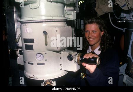 1990 août - la princesse Märtha Louise visite les forces armées. Ici, elle visite la Marine. Photo: Knut falch / NTB Banque D'Images