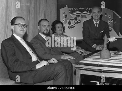 Oslo 19641015: NRK TV programme "le dé est lancé". Par exemple : Leif Wølner, Gunnar Energy, auteur Zinken Jump et conférencier Gunnar Haarberg. Photo: NTB / NTB Banque D'Images