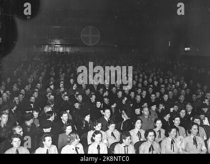 WW2 Skien 19420307 NS à Skien, Vidkun Quisling présent. Quisling est situé au milieu du hall. Photo: Kihle / NTB *** photo non traitée ***** Banque D'Images