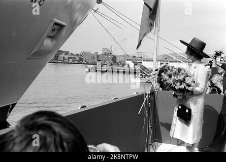 Oslo 19710514 Crown Princess Sonja baptise le navire de croisière Sea Venture. Ici, la princesse Crown est parlée, tandis que la bouteille de champagne est prête à pendre. Photo: NTB / NTB Banque D'Images