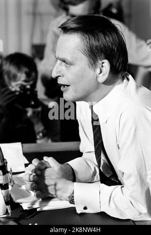 Stockholm 19700827 Palme grèves. Conférence de presse avec le Premier ministre Olof Palme, où il joue un rôle dramatique dans les affaires suédoises en annonçant un arrêt des prix. Palme a l'avis, et il va à l'encontre des élections sur 20 septembre. Ici Palme pendant la conférence de presse. Photo: Par Ervik / actuel / NTB Banque D'Images