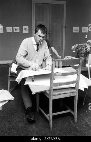 Oslo novembre 1966 l'acteur Wenche Foss est conçu par dix artistes norvégiens différents, tous membres de la société des jeunes artistes. Ici elle est conçue par Ryszard Warsinski. Photo: Ivar Aaserud / courant / NTB Banque D'Images