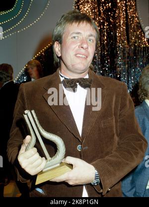 Oslo 19860118. Distribution du Prix Spellemann pour l'année 1985. Le musicien Per Husby remporte le prix du jazz lors de l'attribution du prix Spellemann au Messe Hall de Sjølyst. Photo: Knut Nedrås NTB / NTB Banque D'Images