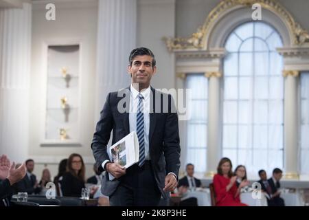 Photo du dossier datée du 01/07/21, le chancelier de l'Échiquier Rishi Sunak arrive pour prononcer son discours de la « Maison de la gestion » à l'adresse des services financiers et professionnels, à Mansion House, dans la ville de Londres. On a annoncé aujourd'hui que Rishi Sunak est le nouveau chef du parti conservateur et qu'il deviendra le prochain premier ministre. Date de publication : lundi 24 octobre 2022. Banque D'Images