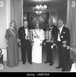 Oslo 19860926. Le président fédéral de l'Allemagne de l'Ouest Richard von Weizsäcker lors d'une visite officielle de 4 jours en Norvège. Le président fédéral Richard von Weizsäcker invite à dîner au Grand Hotel. Ici nous voyons ( photo: Morten Hvaal NTB / NTB Banque D'Images