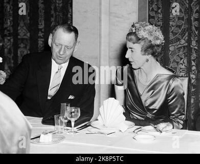 Oslo 196002. La reine Ingrid et le roi Frederik du Danemark lors d'une visite officielle en Norvège. Ici, le roi Frederik et la reine Ingrid pendant le déjeuner municipal à l'hôtel de ville d'Oslo. Photo: Archives NTB / NTB Banque D'Images