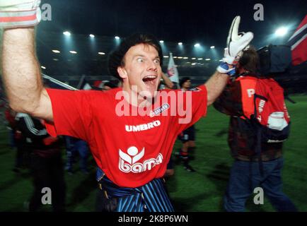 Oslo. Stade Ullevål. Norvège Suisse 5 - 0. La Norvège a remporté 5-0 victoires sur la Suisse lors du match de qualification de ce soir à la coupe du monde au stade Ullevaal. Ici, Frode Grodås est acclamer après une soirée de fête au stade Ullevaal. Photo: Tor Richardsen / NTB Banque D'Images