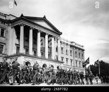 Oslo 194505 : les Journées de la paix du 1945 mai. La garde à domicile parades devant le château de Maidagene-45. Photo: NT / NTB Banque D'Images