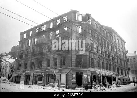 Oslo 19450123 l'incendie à Svendsensgate 1-3-5. Après l'incendie sabotage (debout sur l'enveloppe) mal?! AM: Schwensgate 3 où se trouvait le stockage de pétrole de Shell. Sabotage où 360 ​​liters d'huile spéciale a été brûlé après que des personnes de résistance ont chargé des explosifs et de l'essence devant le nez des gardes allemands. PHOTO: R.J./NTB Banque D'Images