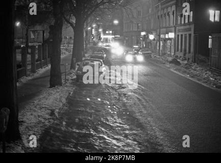 Oslo 19820224. Stenersgaten à Oslo, photo du soir, photo de la nuit. Ici, à Stenersgata, les toxicomanes et les prostituées ont séjourné dans le 1970-80s. Photo: Lars Grønseth / NTB Banque D'Images