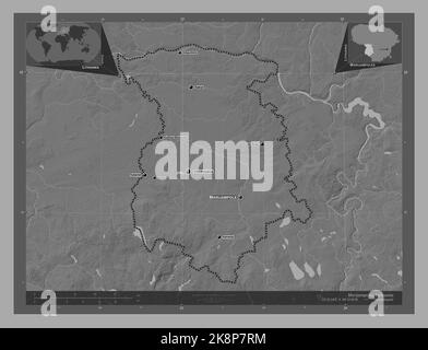 Marijampôles, comté de Lituanie. Carte d'altitude à deux niveaux avec lacs et rivières. Lieux et noms des principales villes de la région. Angle auxiliaire bas Banque D'Images