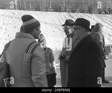 9 février 1975 d'Oslo. Championnats du monde au stade Bislett. Sven Loftmann vient assister à la coupe du monde à Bislett. Photo: NTB / NTB Banque D'Images