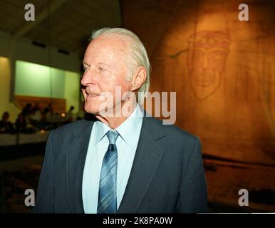 Oslo 19941004: Livre sur Thor Heyerdahl est présenté. Le livre de Snorre Evensberget 'Thor Heyerdahl - le découvreur' est présenté. Emplacement : Musée Kon Tiki à Oslo. La photo: Thor Heyerdahl, ethnographe, chef d'expédition, découvreur, auteur. Photo: Terje Bendiksby Banque D'Images