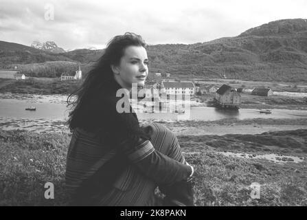 Kjerringøy 19620623. Film d'enregistrement basé sur 'Pan' de Hamsun sur Kjerringøy. L'acteur Bjørg Vatle joue Henriette dans 'Pan' de Hamsun. Kjerringøy en arrière-plan. Photo: Sverre A. Børretzen courant / NTB Banque D'Images