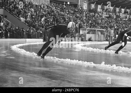 9 février 1975 d'Oslo. Championnats du monde au stade Bislett. Jan Egile Storholt donne tout sur ses 500 mètres qu'il gagne en 40,30 secondes. Photo: NTB / NTB Banque D'Images