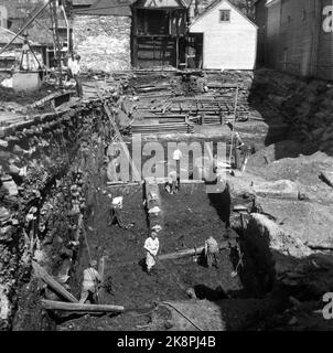 Bergen 195807. Les fouilles de Bryggen à Bergen, juillet 1958. Photo archive NTB / ntb Banque D'Images