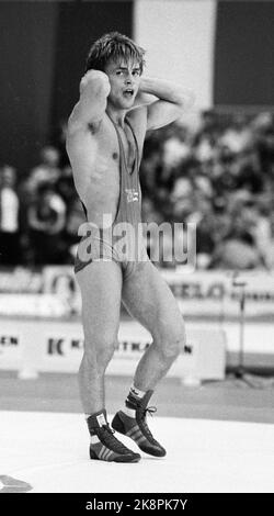 Kolbotn 1985-08: Lutte de la coupe du monde 1985. classe 52 kg. Jon Rønningen (en photo) sera le premier champion du monde de la lutte en Norvège lorsqu'il remportera la chute de Minsait Tasetdinov (SOV) 11 août 1985. Photo: Bjørn Sigurdsøn Banque D'Images