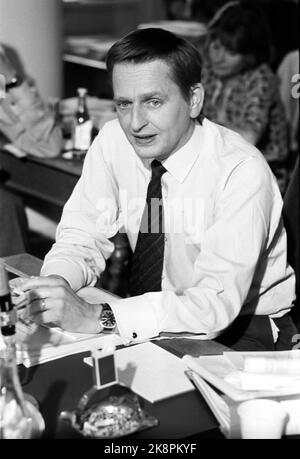 Stockholm 19700827 Palme grèves. Conférence de presse avec le Premier ministre Olof Palme, où il joue un rôle dramatique dans les affaires suédoises en annonçant un arrêt des prix. Palme a l'avis, et il va à l'encontre des élections sur 20 septembre. Ici Palme pendant la conférence de presse. Photo: Par Ervik / actuel / NTB Banque D'Images