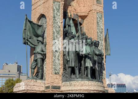 ISTANBUL, TURQUIE - 24 SEPTEMBRE 2022 : Monument de la République sur la place Taksim à Istanbul. Il est situé sur la place Taksim à Istanbul, pour commémorer le f Banque D'Images