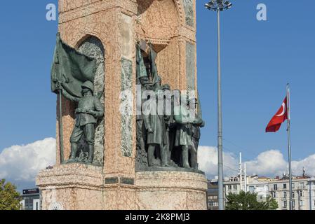 ISTANBUL, TURQUIE - 24 SEPTEMBRE 2022 : Monument de la République sur la place Taksim à Istanbul. Il est situé sur la place Taksim à Istanbul, pour commémorer le f Banque D'Images