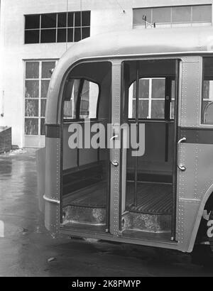 Oslo. 19470705. Trolley bus. Ils ont été construits à l'atelier météorologique de Strømmen. Ils ont marché à Oslo entre 1940 et 1968. Les barres du détecteur de puissance sur le toit du chariot, qui traîné sous les lignes électriques aériennes à 4-5 mètres au-dessus du niveau de la rue. Photo: Leif Høel / NTB Banque D'Images