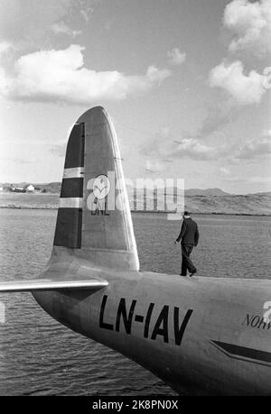 La côte norvégienne Mai 1947: La compagnie d'aviation norvégienne 'Flying Hurtigrute' a eu son premier voyage d'essai Oslo-Tromsø-Oslo 1 et 2 mai avec l'hydravion Kvitbjørn. Le personnel actuel s'est joint à la visite. Avant le départ de Sola Sjøflyhavn, 'Kvitbjørn' fait l'objet d'une inspection générale. Photo : Th. Scotaam / courant / NTB Banque D'Images