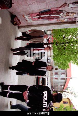 Trondheim. Le procureur a réclamé jusqu'à quatre ans de prison pour les accusés dans l'affaire Hells Angels au tribunal municipal de Trondheim. Trois hommes âgés de 34, 31 et 28 ans sont accusés de tentative de meurtre de deux membres du club de motos Bronx. La photo: L'affaire contre trois membres de Hells Angels a commencé mercredi à Trondheim. Il y avait un grand appel d'offres de police, ici deux des défenses Christian Wiig T.H. Et Øyvind Elseth. (Photo NTB : Gorm Kallestad) Banque D'Images