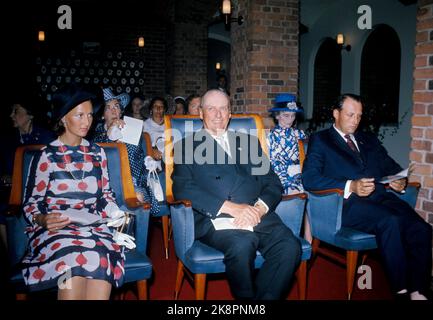 Oslo 19720803. Le VII anniversaire du roi Haakon en 100th. De la mémoire du Storting à l'occasion de l'anniversaire du roi Haakon en 100th. Depuis l'aile gauche de la princesse de couronne Sonja, le roi Olav et le prince de couronne Harald. Photo: NTB / NTB Banque D'Images