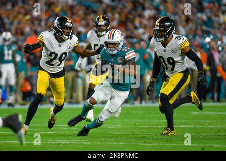 Miami Gardens, Floride, États-Unis. 23rd octobre 2022. 23 octobre 2022 le grand récepteur des dauphins de Miami Jaylen se dandinant (17) pendant les Steelers de Pittsburgh contre les dauphins de Miami dans les jardins de Miami, en Floride. Jake Mysliwczyk/BMR (image de crédit : © Jake Mysliwczyk/BMR via ZUMA Press Wire) Banque D'Images