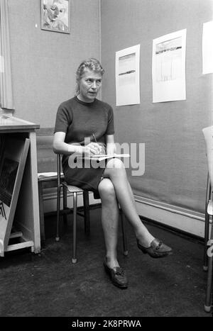 Oslo novembre 1966 l'acteur Wenche Foss est conçu par dix artistes norvégiens différents, tous membres de la société des jeunes artistes. Ici elle est conçue par Eli Silseth. Photo: Ivar Aaserud / courant / NTB Banque D'Images
