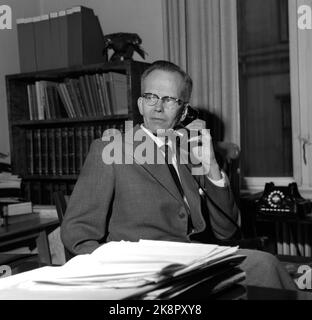 Oslo 196212 Lars l'Abbé-Lund, chef de la police criminelle, dans son bureau de Victoria Terrace. (L'Abée Lund) photo Ivar Aaserud / courant / NTB Banque D'Images