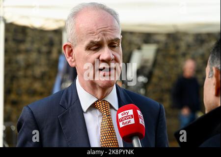 Londres, Royaume-Uni. Seigneur Moylan. Les hommes politiques se sont rassemblés sur le College Green pour être interrogés le jour où Rishi Sunak est devenu Premier ministre britannique en 57th. Banque D'Images