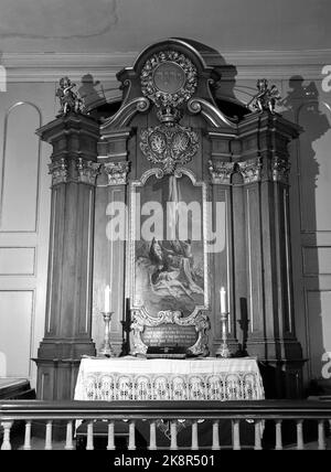 Oslo 1950. Le château d'Akershus a été récemment restauré. La construction du château est fixée au temps dès le 1300s. Le retable de l'église de garnison qui date probablement du milieu du siècle -16th. Même avant cette époque, des services réguliers ont été organisés ici. Photo: Sverre A. Børretzen / actuel / NTB Banque D'Images