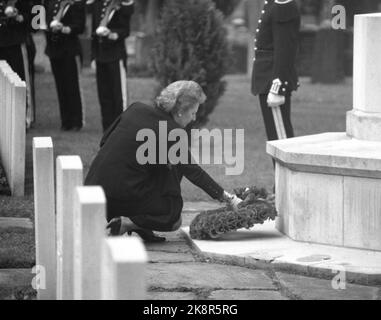 Oslo 19860912. La première ministre de la Bristian Margaret Thatcher lors d'une visite officielle en Norvège. Les premiers ministres Margaret Thatcher à Vestre Gravlund, où elle a déposé une couronne sur les mémoriaux de la guerre. Photo: Bjørn Sigurdsøn NTB / NTB Banque D'Images