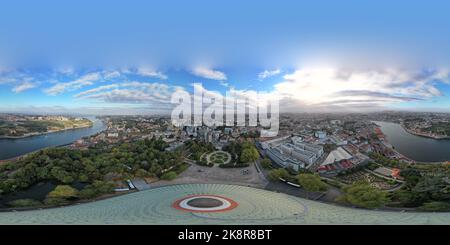 Porto, Portugal - 03.10.2022: Vue panoramique à 360 degrés vue aérienne du Palais de Cristal dans la ville de Porto Banque D'Images