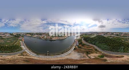 360 degrés de Porto, pont et rivière Douro vue aérienne Banque D'Images