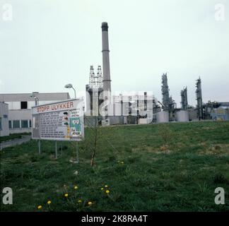 Mongstad 19790531 : la raffinerie de pétrole de Mongstad est en construction. Ici, concentrez-vous sur le risque d'accident à la raffinerie. Un panneau avec des lampes qui s'allument en cas d'accident et de blessures, qui indique combien d'heures de travail ont été perdues en raison d'accidents impliquant des blessures. Photo: Svein Hammerstad / NTB / NTB Banque D'Images